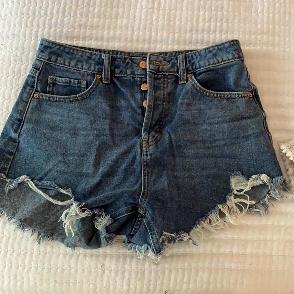 Frayed high waisted jean shorts